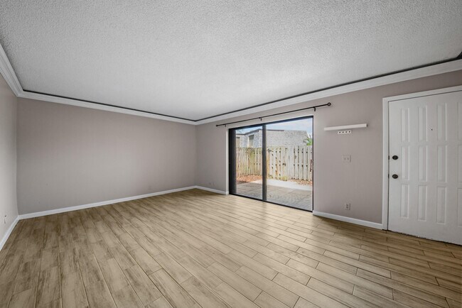 Building Photo - 388 Lake Arbor Dr