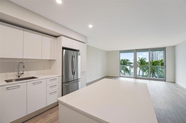 Building Photo - 1500 Bay Rd