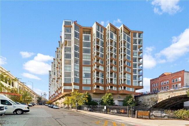 Primary Photo - 2222 Detroit Ave