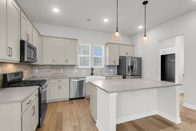 Building Photo - Beautiful 3 Bedrooms, 3.5 Bathrooms Home i...