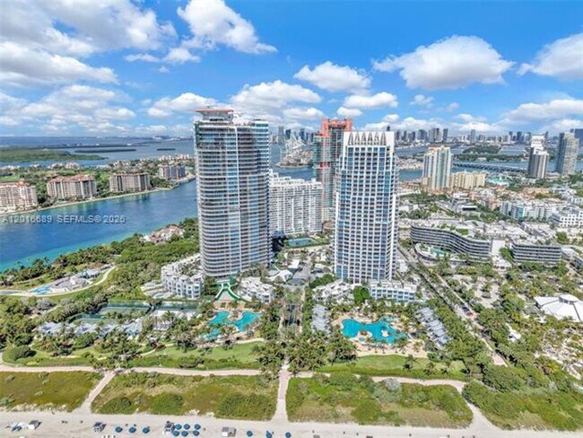 Building Photo - 100 South Pointe Dr