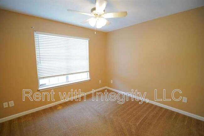 Building Photo - 2186 Timberwood Cir N