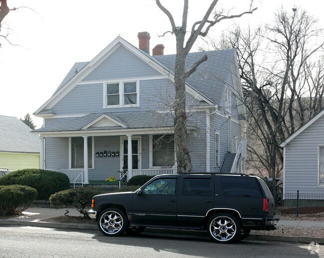 Building Photo - 817 E Kiowa St