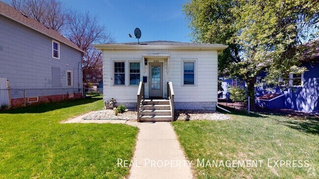 Building Photo - 623 S 4th Ave