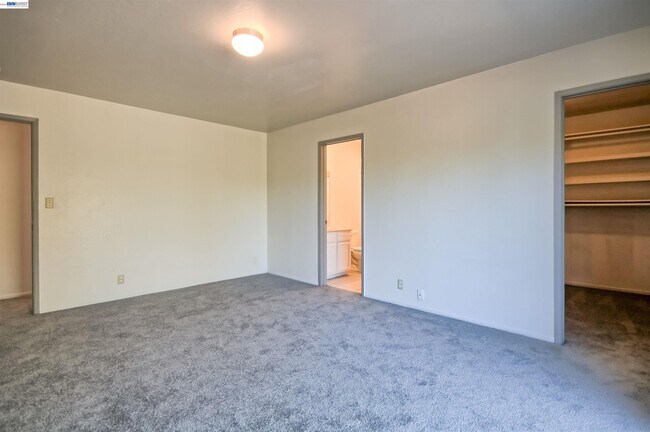 Building Photo - 127 Walti St
