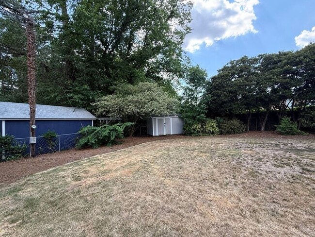 Building Photo - 5017 Sandlewood Dr