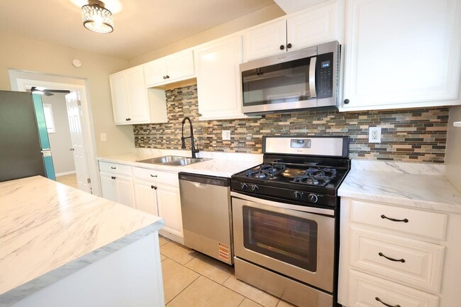 Building Photo - Beautifully Renovated 3BR Ranch with HUGE Backyard & Modern Updates