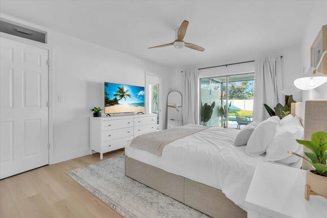 Building Photo - 5BR New Pool 10 min from Beach Fully Furnished