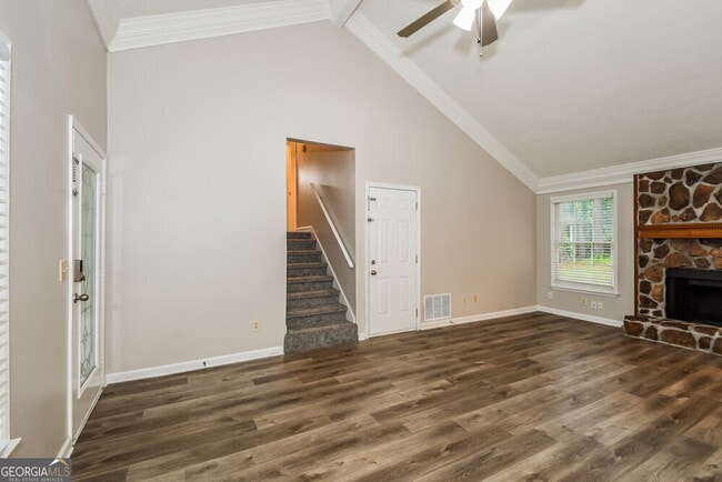 Building Photo - 1111 Realm Ln