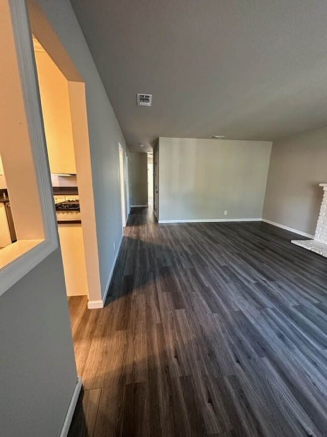 Building Photo - Desirable 3 bedroom 2 bath home