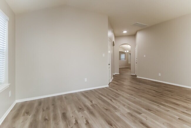 Building Photo - 7543 Summer Dale Dr