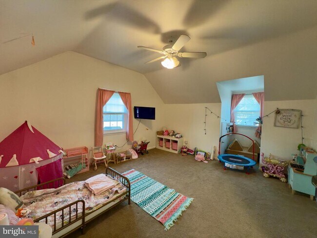 Building Photo - 211 Eagle View Ln