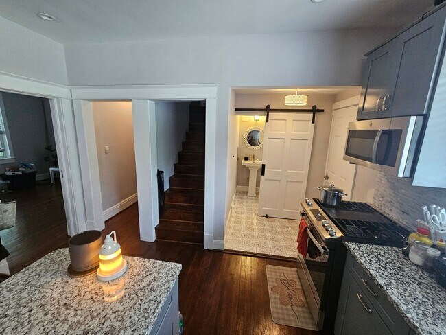 Building Photo - 3000 Peronne Ave