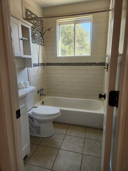 Building Photo - 9334 Peachtree St