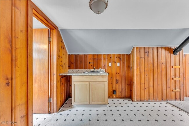 Building Photo - 913 Helmsdale Rd