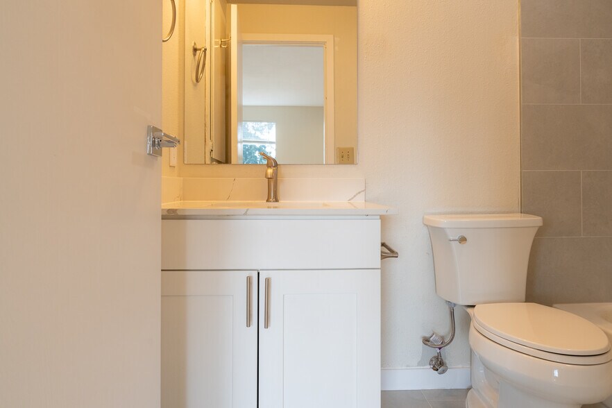 Building Photo - 21511 4th Ave W