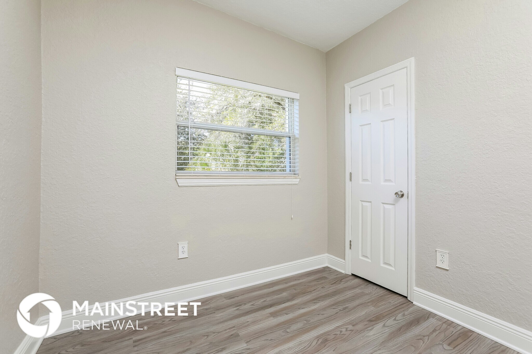 Building Photo - 1123 Suncrest Dr