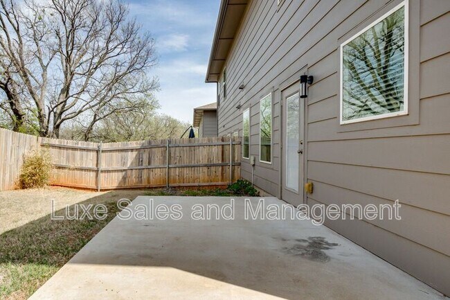 Building Photo - 7907 NW 135th Terrace