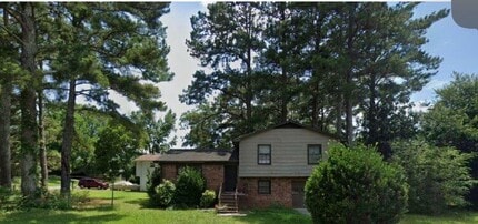 Building Photo - 1703 Pheasant Dr