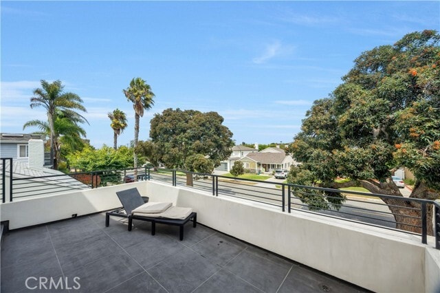 Building Photo - 332 Avenue E