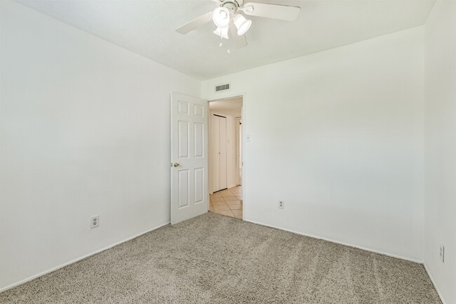 Building Photo - 24426 Rockin 7 Dr