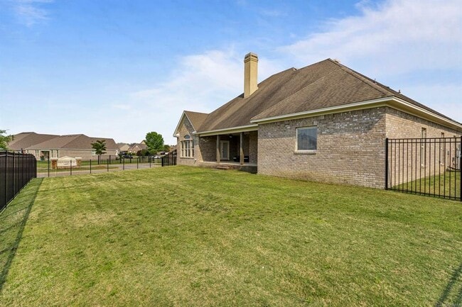 Building Photo - 5300 Sienna Cir