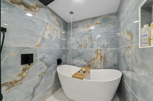 Building Photo - 260 E Driftwood Shores Rd