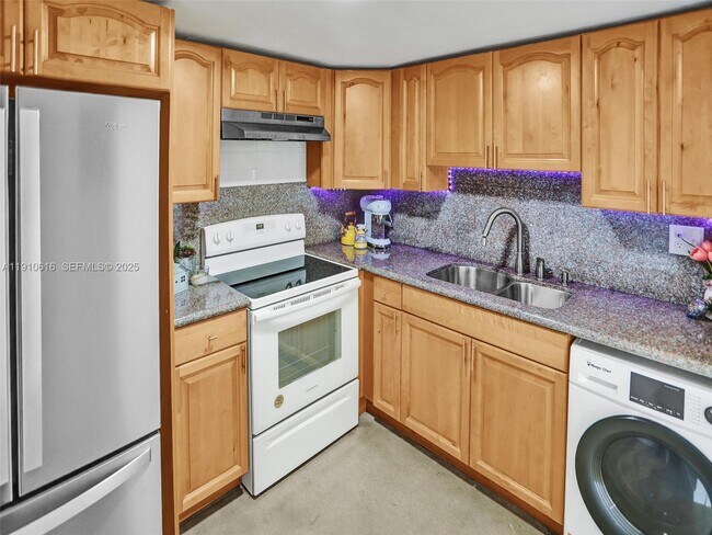 Building Photo - 3601 SW 117th Ave