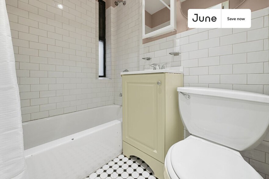 Building Photo - 715 E 5th St