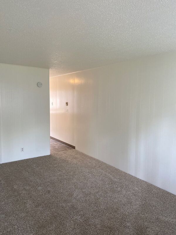 Building Photo - 550 SW Levens St