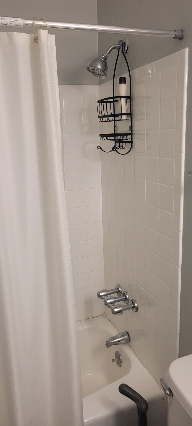 Building Photo - 6106 Hellen Lee Dr