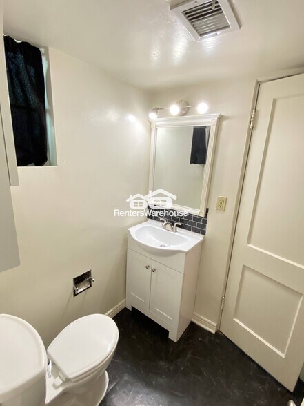 Building Photo - 6140 N 18th Dr