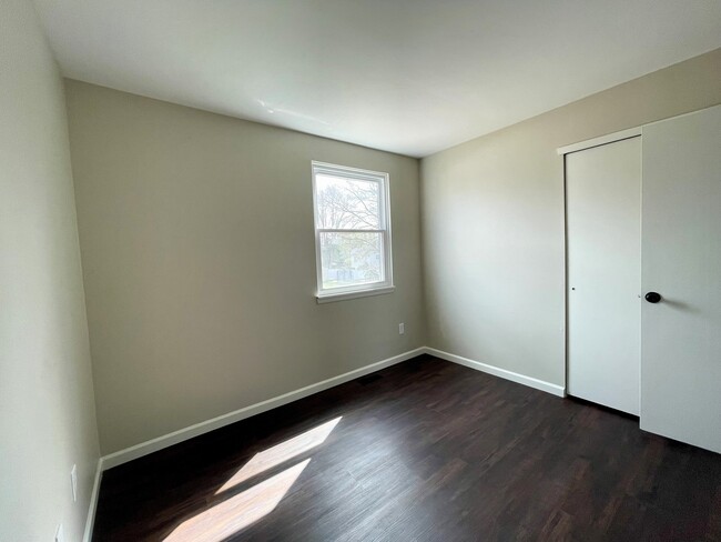 Building Photo - 111 Heidi Ln