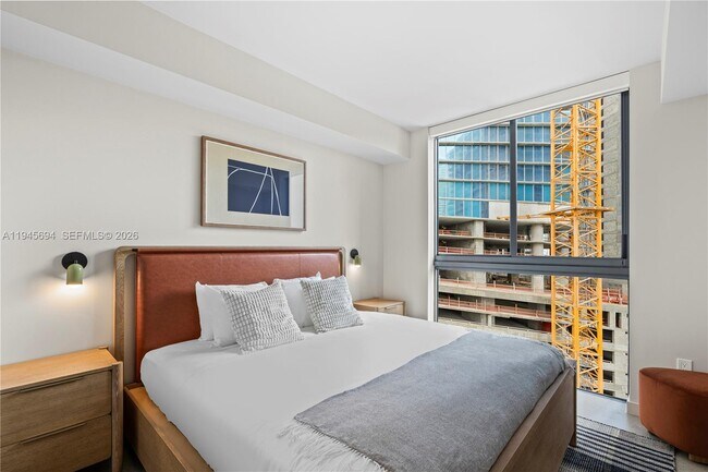 Building Photo - 11 NE 6th St