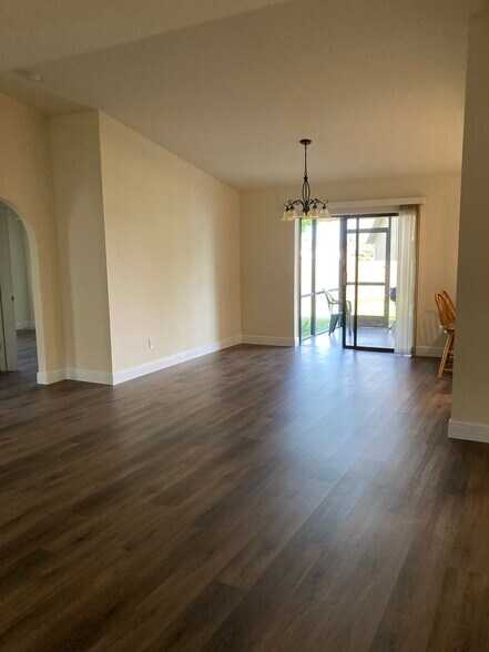 Living to Dining area - 901 SE 29th St