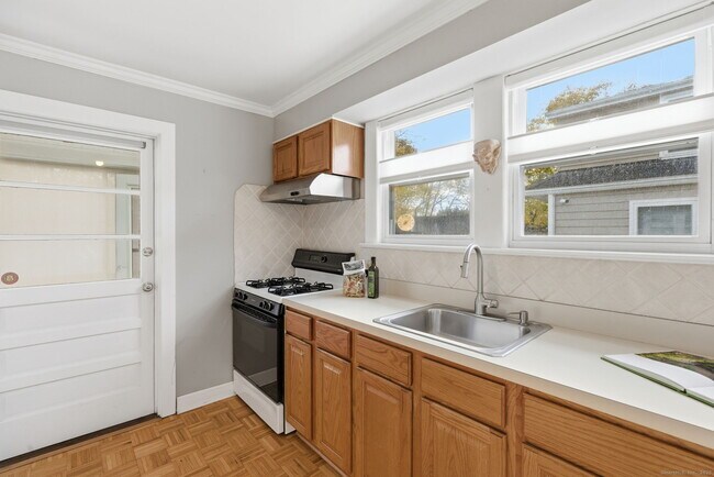 Building Photo - 41 Sterling Pl