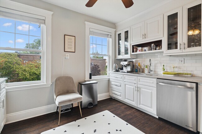 Building Photo - 6 Alton Ct