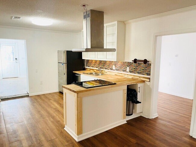Building Photo - 1033 GA-155 N