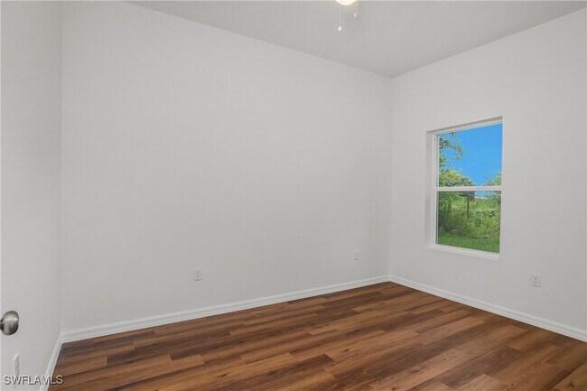 Building Photo - 3835 Lora St