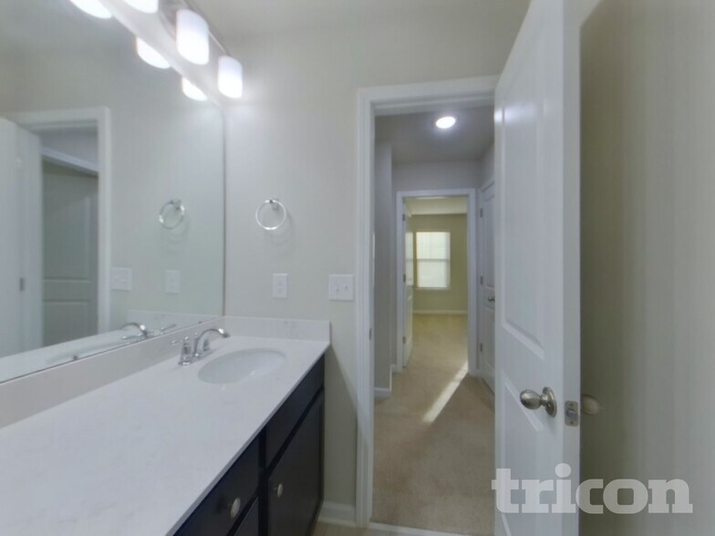 Building Photo - 213 Spring Knoll Dr
