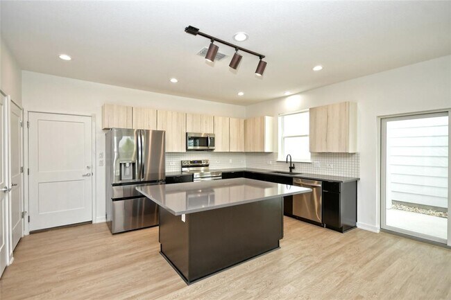 Building Photo - 7601 Cooper Ln