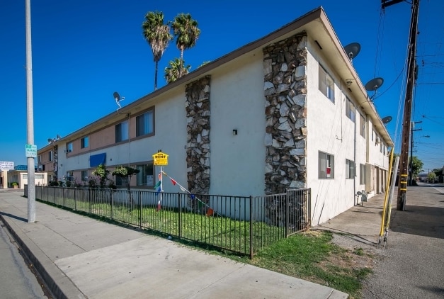 Building Photo - Ramona Apts