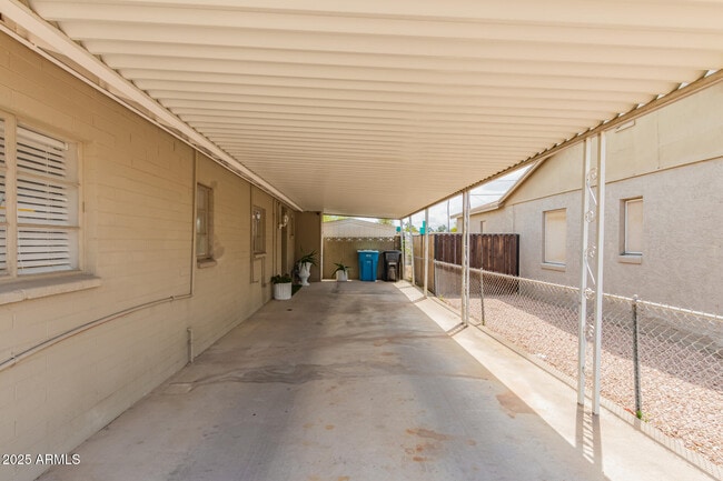 Building Photo - 4442 N 18th Ave