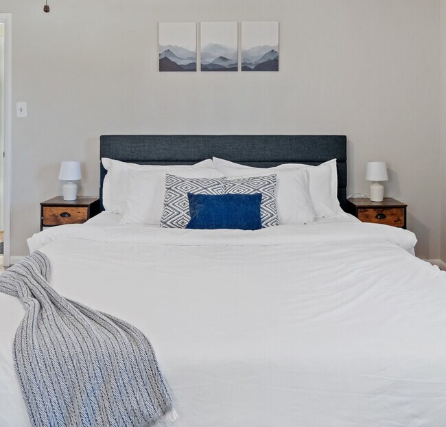 Building Photo - 750 SE Maynard Rd