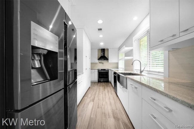 Building Photo - 4096 Chestnut Hill Dr