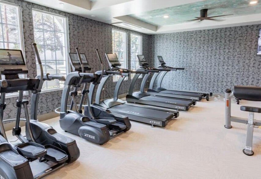 Building Photo - 920 Bayswater Ave