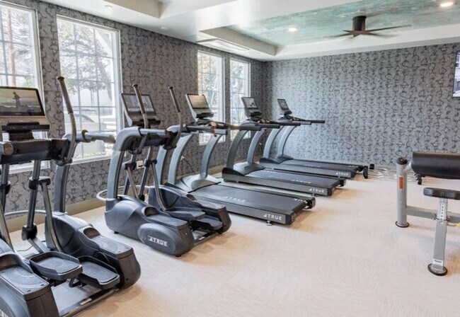 Building Photo - 920 Bayswater Ave