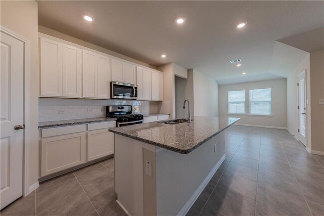 Building Photo - 13905 Heartland Dr
