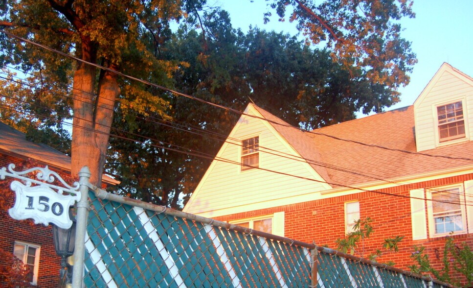 Building Photo - 150 6th St