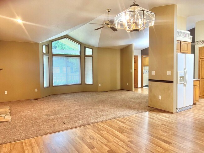 Building Photo - Charming Rambler 3-Bed/2-Bath Available Now!